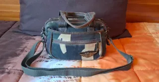 Bolso bandolera de lona camuflaje.
