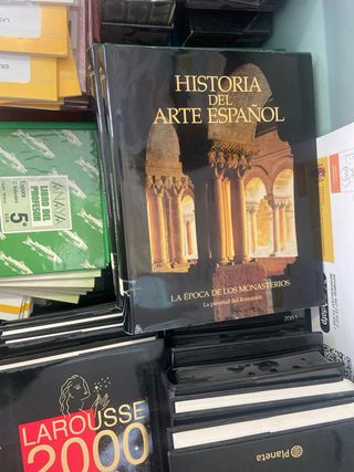 Estanteria y libros