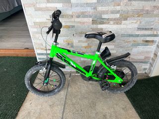Bicicleta infantil verde poco uso