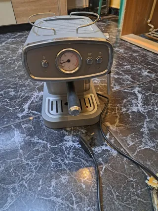 Cafetera eléctrica gris