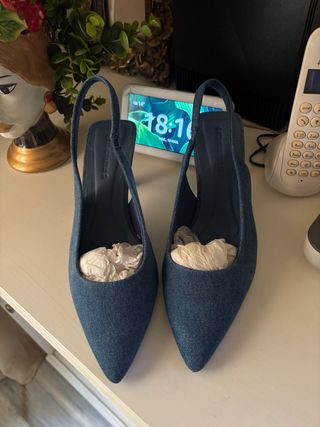 Elegantes zapatos vaqueros azules