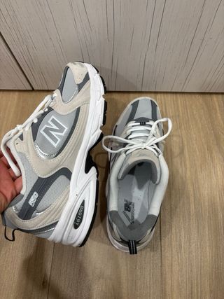 New Balance 530 Gris y Blanco