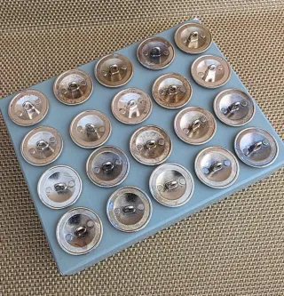 REBAJADOS HOY! Lote 20 botones vintage heráldicos