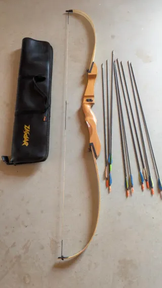 Arco e frecce con fodero