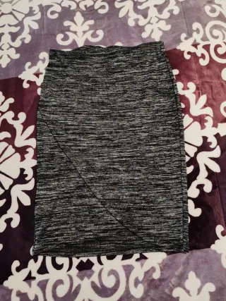 Conjunto camiseta y falda gris y negro