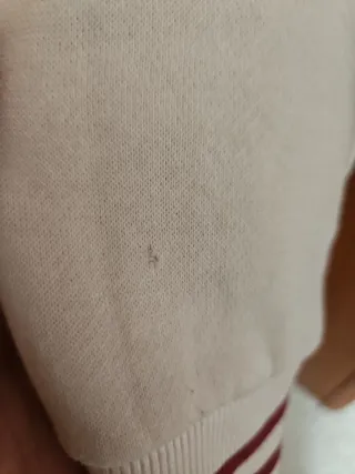 Chaqueta universitaria Bershka roja y blanca