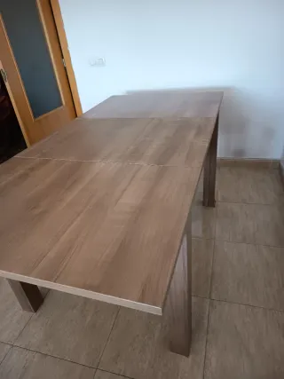 Mesa de comedor rectangular de madera