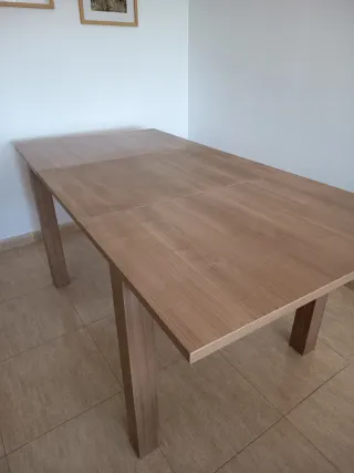 Mesa de comedor rectangular de madera