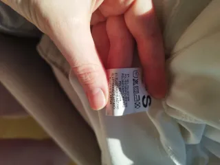 Vestido blanco con encaje.