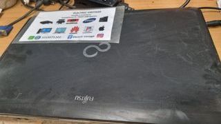 E9940N-PC Portatile FujitsuLifeBook AH512 Intel i3