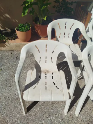 8 Sillas de Plástico Blancas