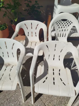 8 Sillas de Plástico Blancas