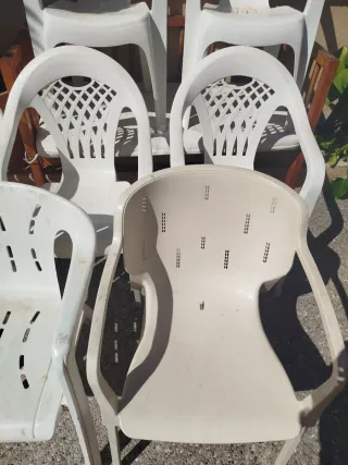 8 Sillas de Plástico Blancas