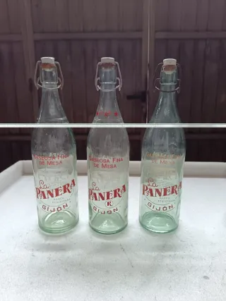 Lotto di 10 vecchie bottiglie di gassosa