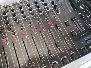 Mesa Mezcladora DJ Profesional 7 Canales