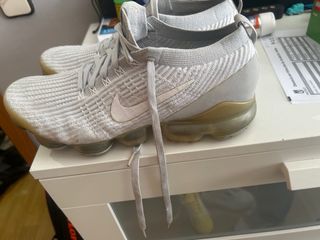 Nike Vapormax grises y blancas