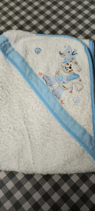 Capa de baño infantil con capucha