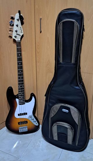 Bajo Eléctrico Harley Benson y funda, todo esta n