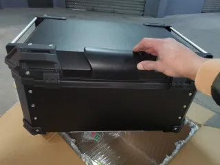 Baúl Top Case Universal 65L para 2 cascos+Respaldo