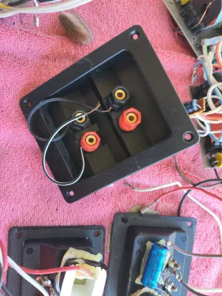 Filtros y terminales para altavoces