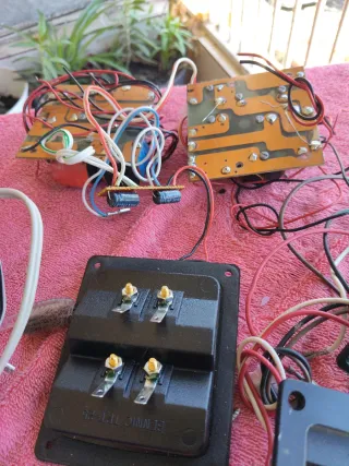 Filtros y terminales para altavoces