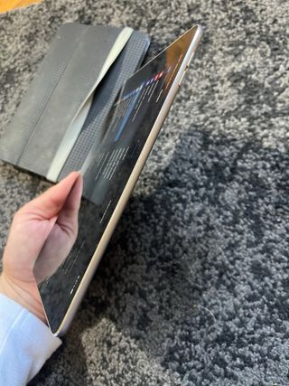 iPad Mini 4 Silver Grey | iPadOS 15 | Con cover