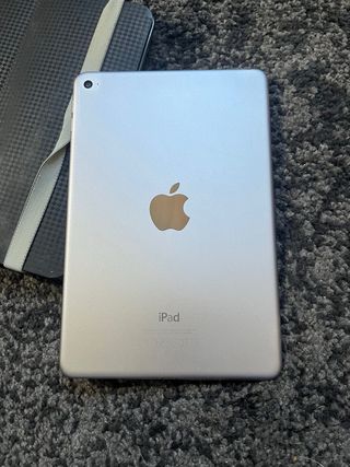 iPad Mini 4 Silver Grey | iPadOS 15 | Con cover