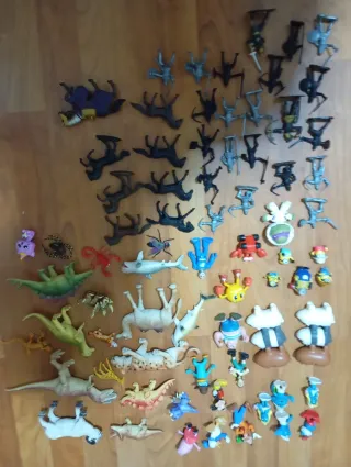 Lote de muñecos variados