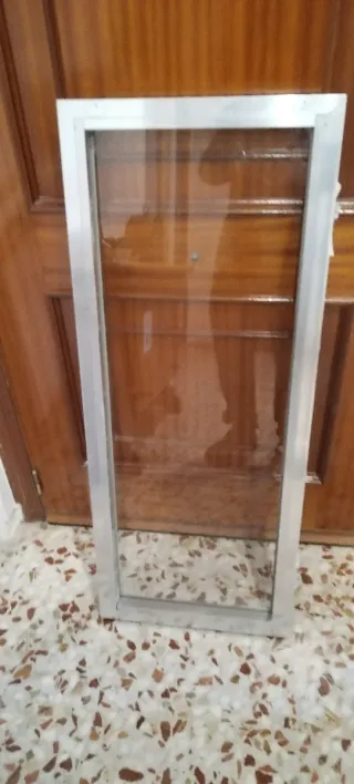 Puerta aluminio con cristales y fijos