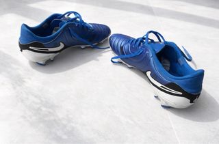 Botas Nike fútbol 40,5 Tiempo casi nuevas con caja