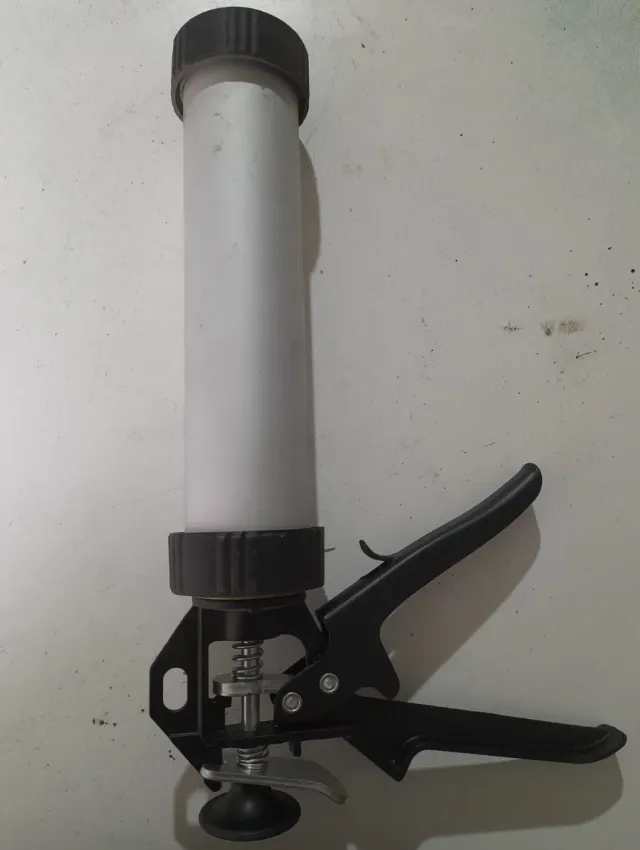 PISTOLA PER CARTUCCIA SILICONE FUGHE CHIUSA LAVORO