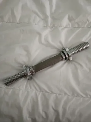 Barra de mancuernas cromada