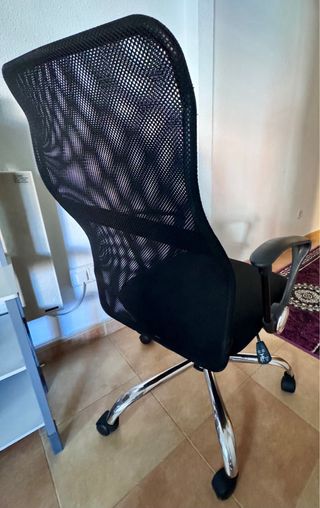 Silla de oficina ergonómica negra