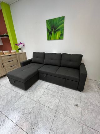 Sofá chaise longue gris moderno con arcón