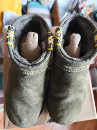 Botines UGG verde caqui talla X