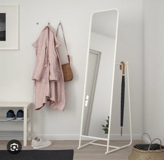 Espejo de pie Ikea con colgadores