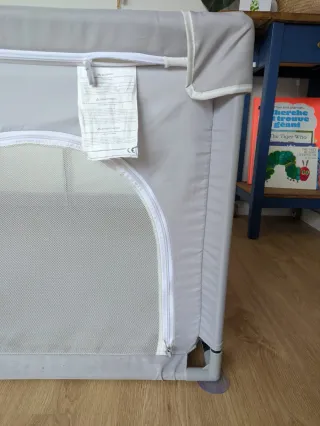 Parque infantil / corralito gris