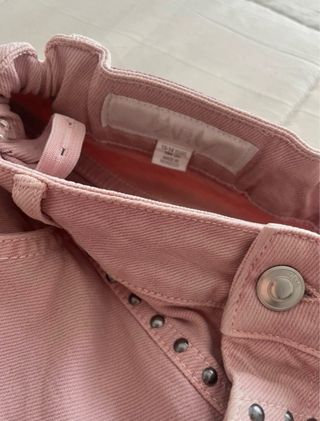 Vaqueros Zara rosas con tachas