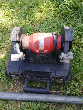 Esmeriladora de banco roja