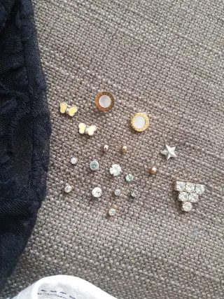 Lote de adornos para ropa