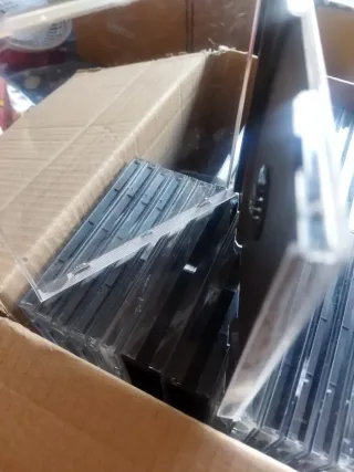 Cajas de CD (aprox. 100) - Algunas dobles