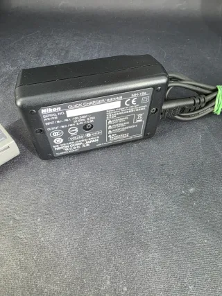 Caricabatterie Nikon MH-18a + Batteria EN-EL3e