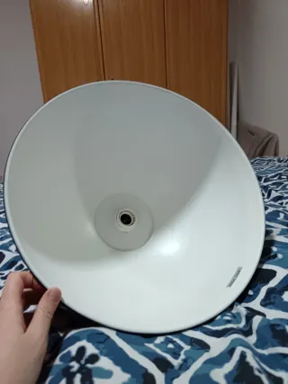 Lámpara de techo Ikea negra. Precio original 20 e.