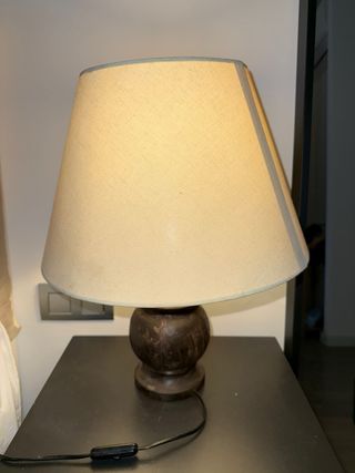 Lámpara de mesa tela y madera