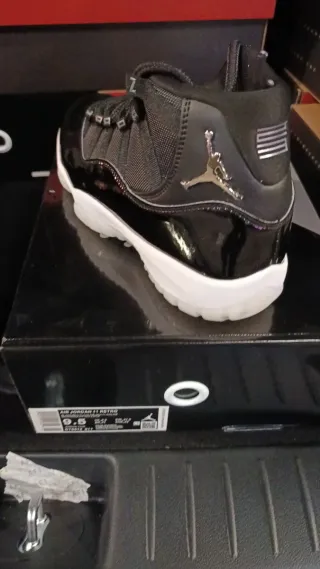 Jordan 11 Negro Rojo Talla 42