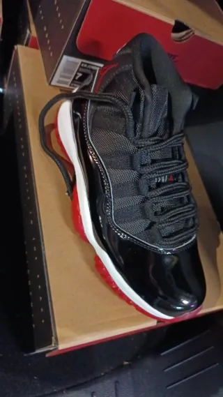 Jordan 11 Negro Rojo Talla 42