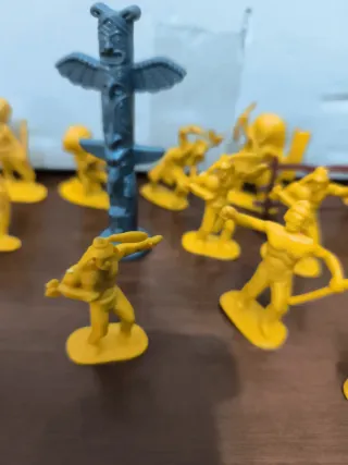 Soldatini vintage indiani e cowboy