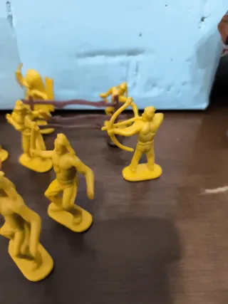 Soldatini vintage indiani e cowboy