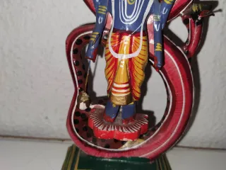 Figura Vishnu con serpiente Naga