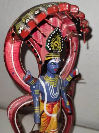 Figura Vishnu con serpiente Naga